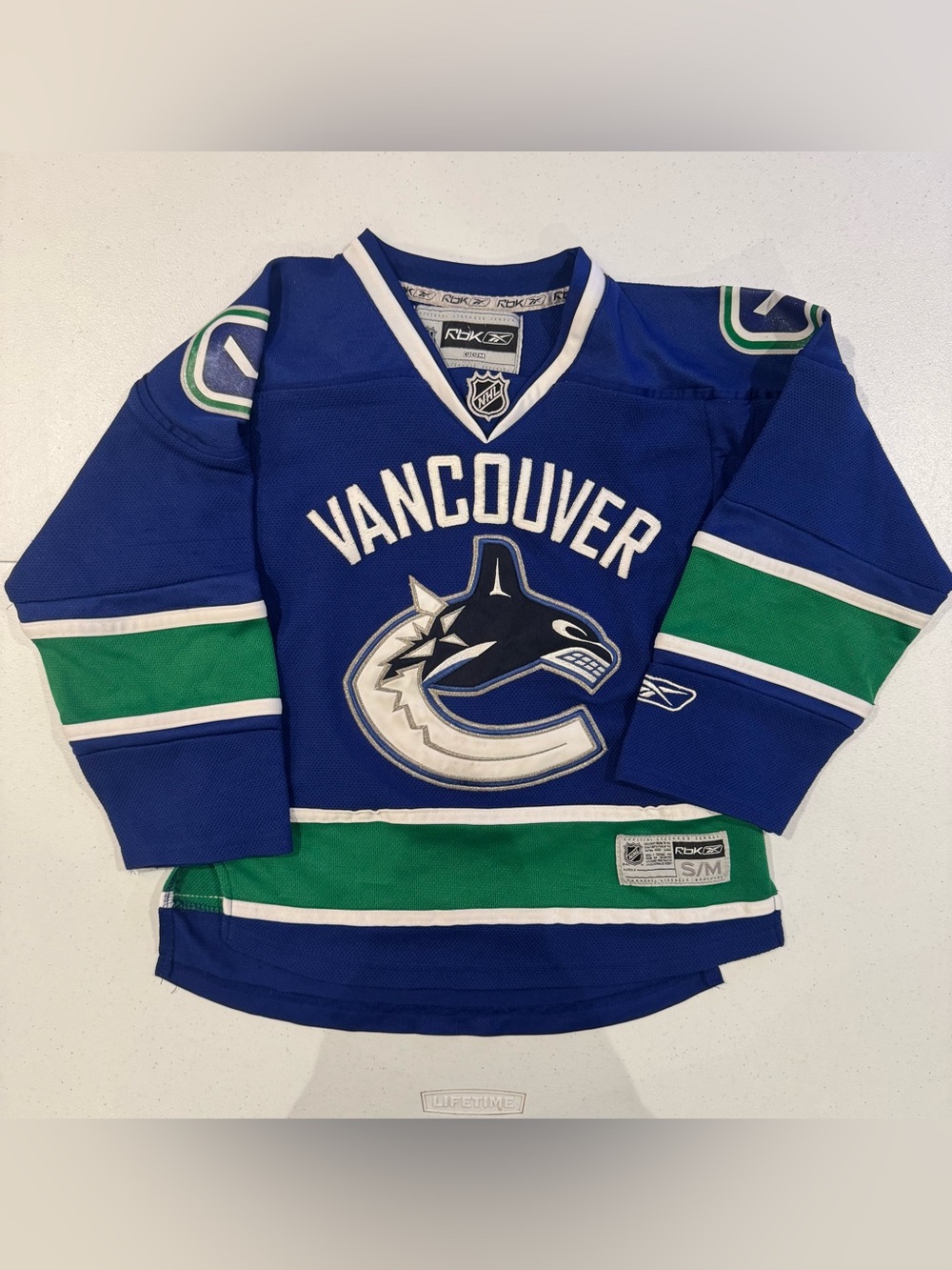 Reebok Vancouver Canucks NHL Hockey Jersey size youth small medium